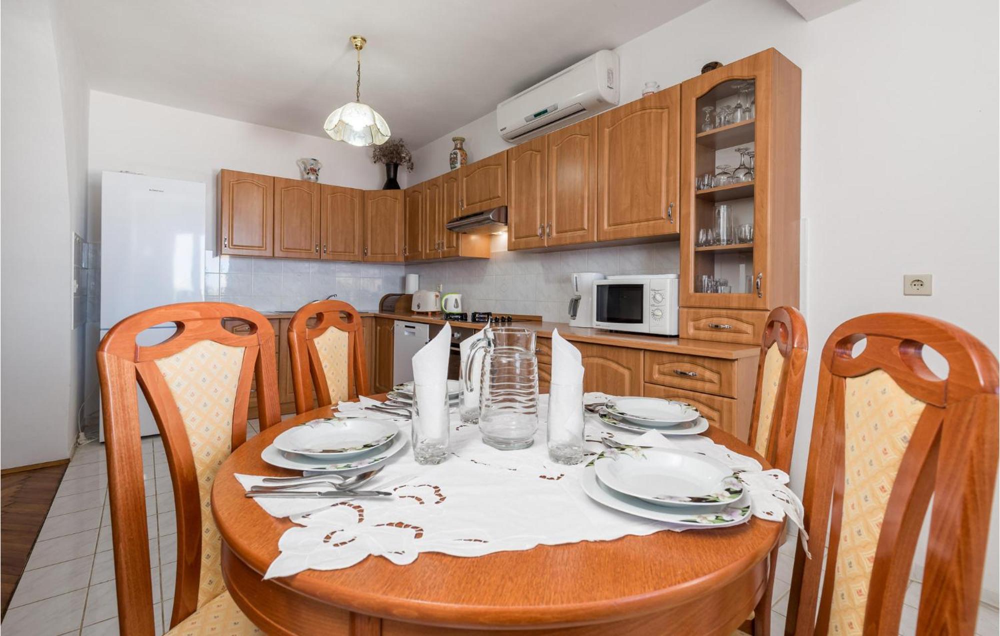 Nice Apartment In Sv,Juraj With Kitchen Свети Юрай Екстериор снимка